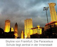 Skyline von Frankfurt. Die Paracelsus Schule liegt zentral in der Innenstadt.